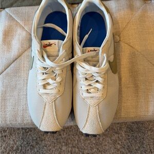 Nike Men's Athletic Shoes Beige with Olive Swoosh and Blue Insole